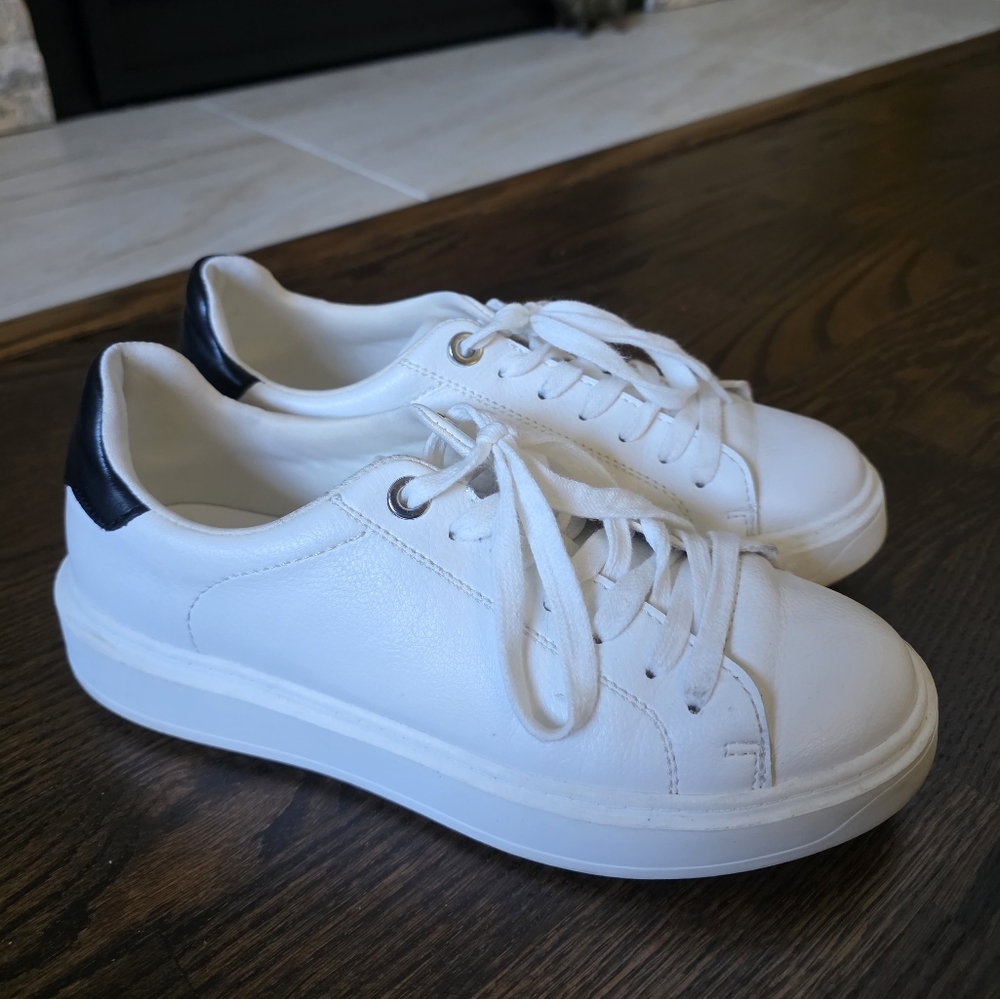 Steve Madden White Low-Top Sneakers shoes women size 9